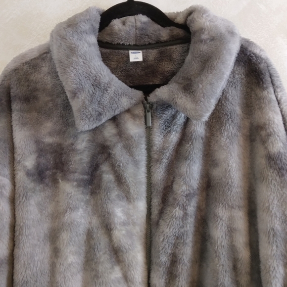 Size Large Old Navy Fluffy Jacket Full Zipper 2 Pockets Grey - Picture 2 of 9